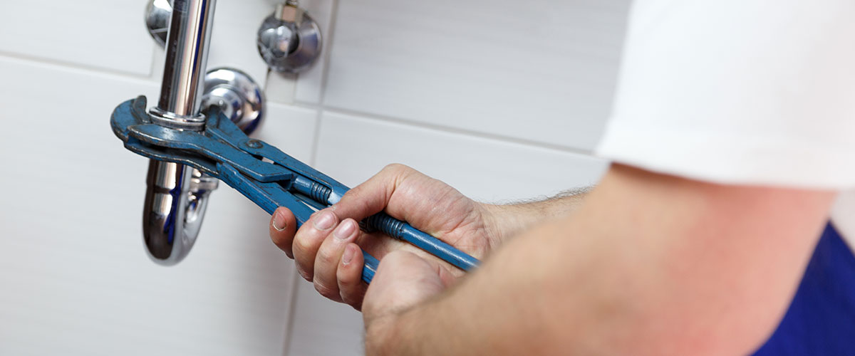 Behebung einer Abflussverstopfung